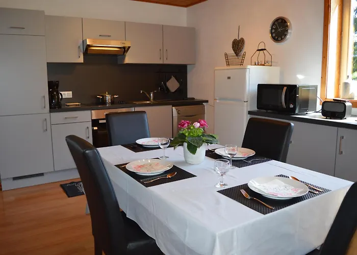 Vakantiehuis Les Melezes A Stavelot, Confort, Tranquillite Et Vue Splendide Sur La Vallee *