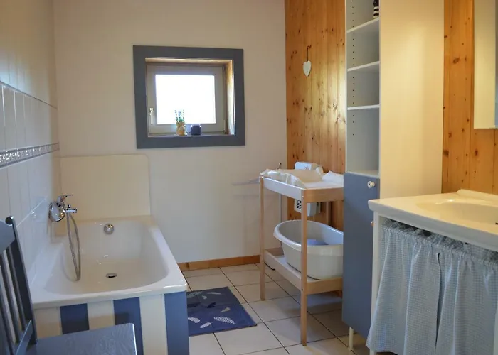 Les Melezes A Stavelot, Confort, Tranquillite Et Vue Splendide Sur La Vallee Vakantiehuis